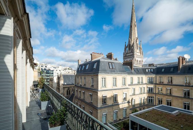 Par088 - Stunning penthouse on avenue Marceau