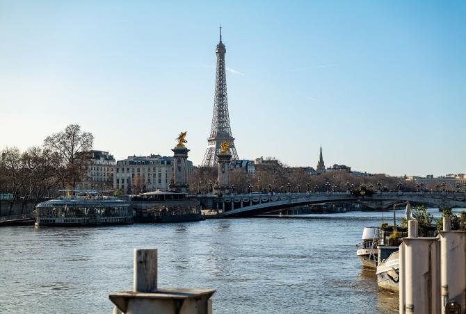 Par054 - Luxury house boat in the heart of Paris
