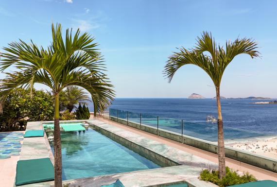 Penthouse renovado frente a la playa para alquilar en Copacabana