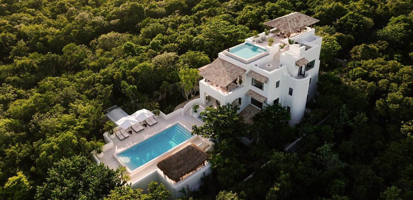 Xpu002 – Private beachfront villa with rooftop terraces in Xpu-Ha