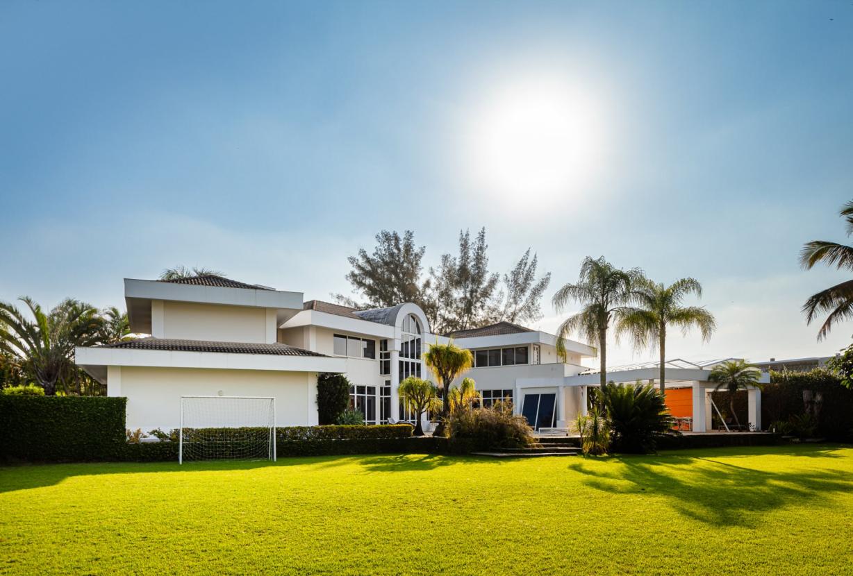 Rio153 - Mansion in Barra da Tijuca condominium