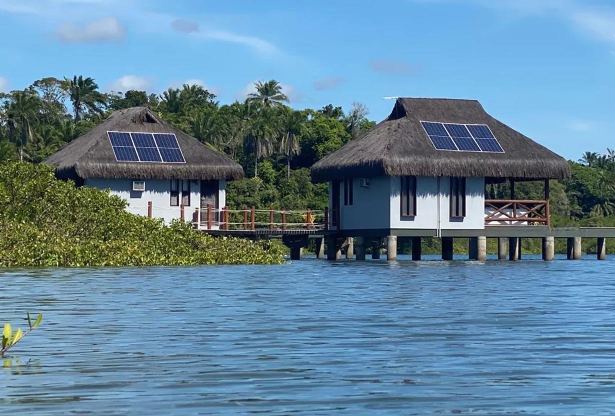 Bah400 - Beautiful island with a house and bungalows in Bahia