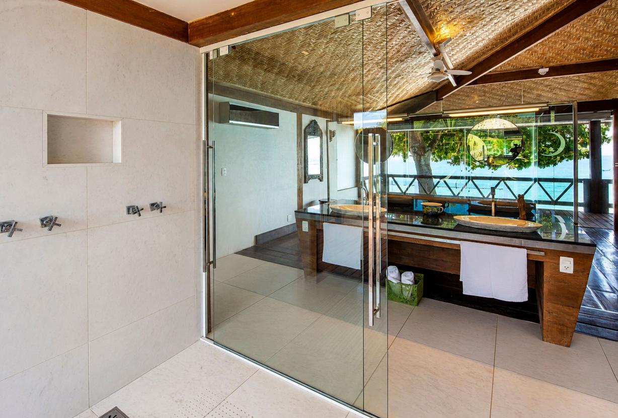 Buz005 - Beautiful mansion in front of the sea in Búzios