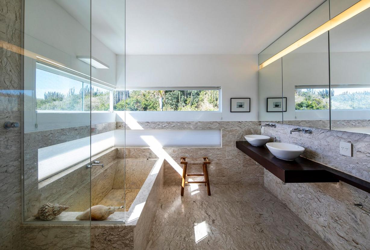 Buz009 - Beautiful 5 bedroom luxury villa in Buzios