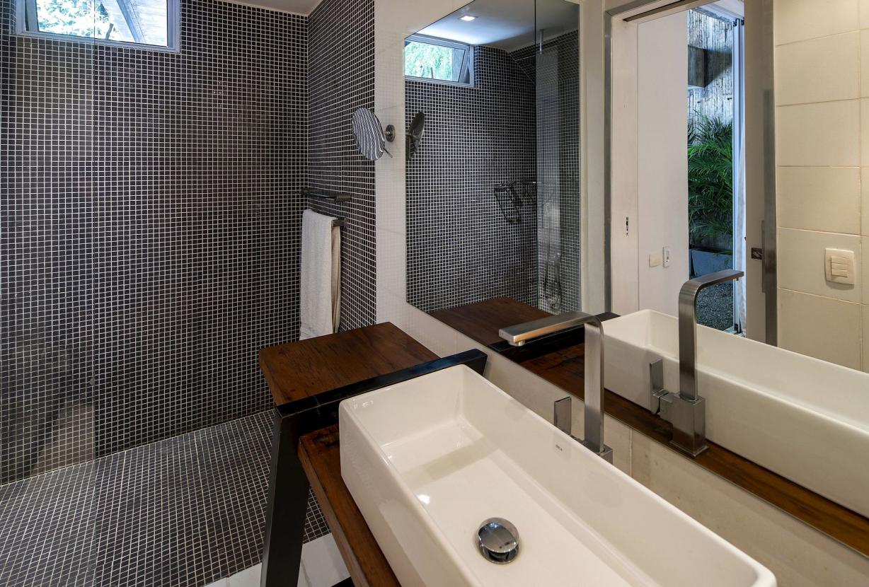 Rio033 - Belíssima mansão de luxo com piscina no Joa
