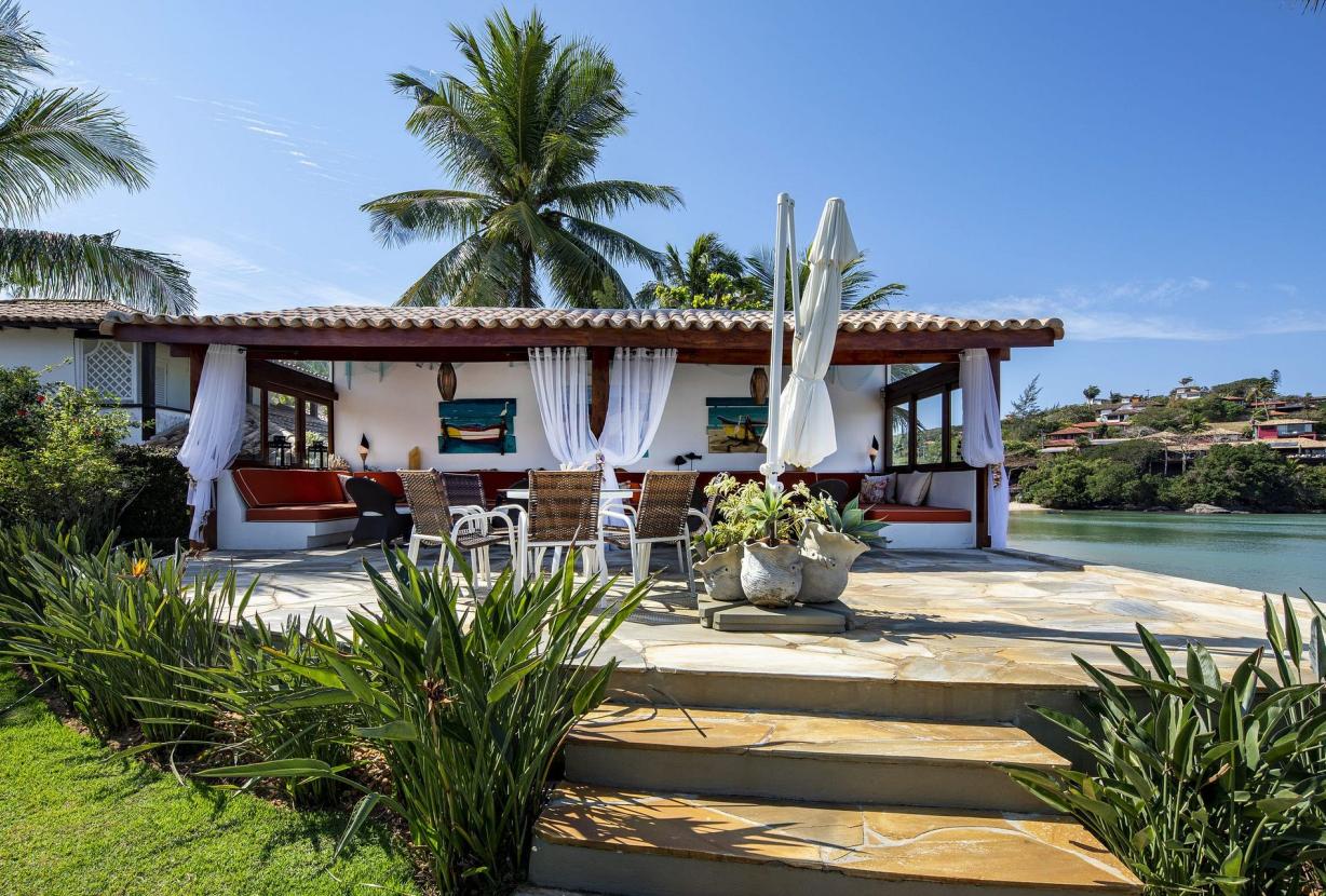 Buz032 - Casa de lujo con 9 cuartos frente al mar en Búzios