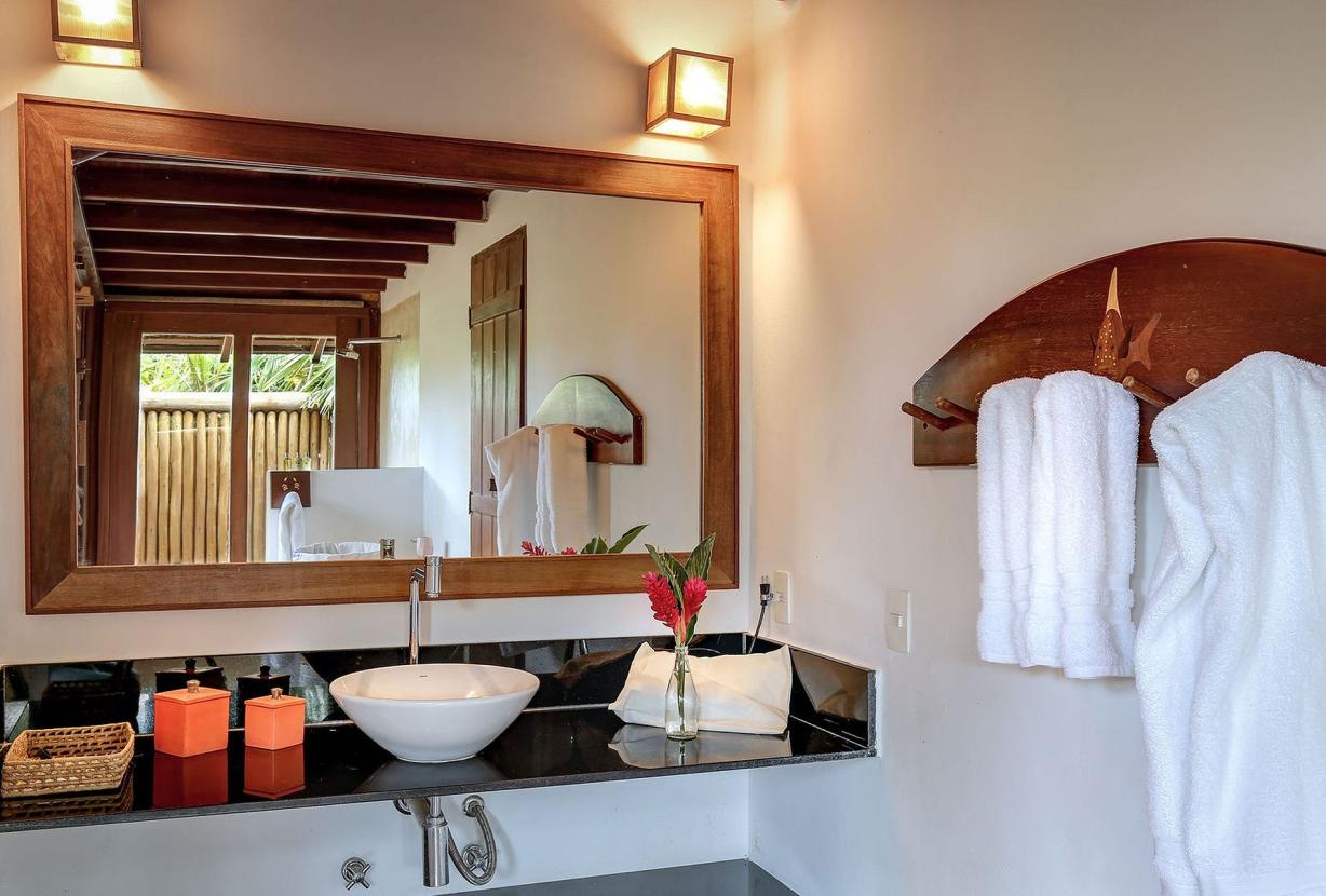 Bah003 - Luxury villa with tropical Bahian design