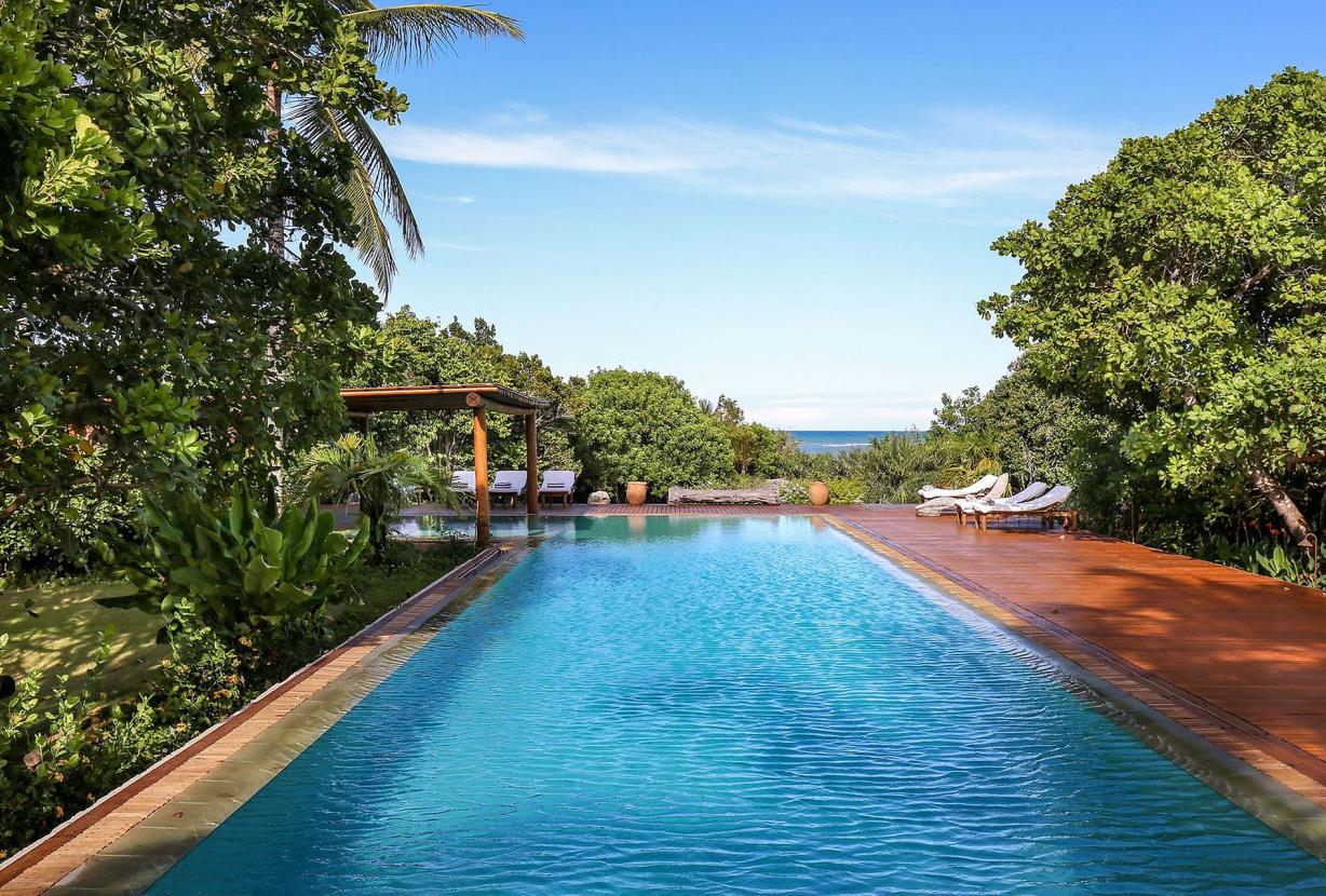 Bah003 - Luxury villa with tropical Bahian design