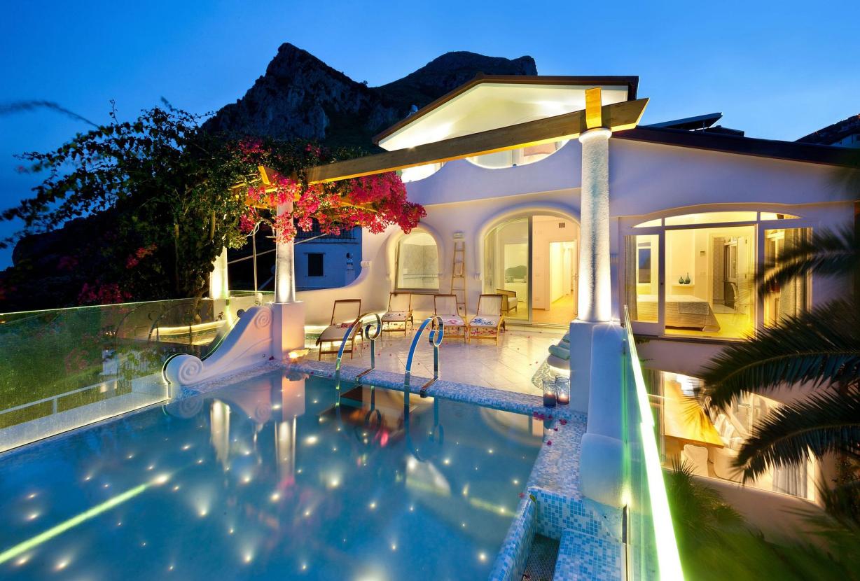 Cam007 - Villa moderna, Costa de Sorrento, Campania