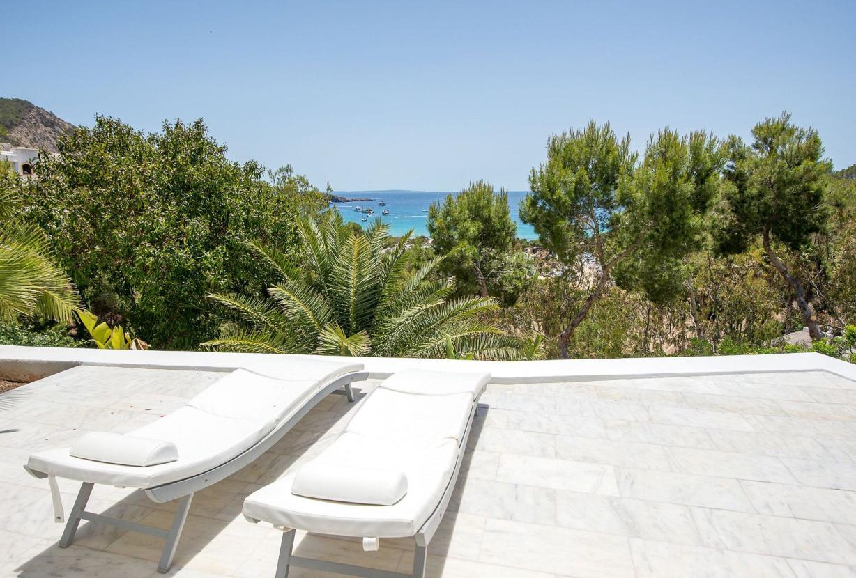 Ibi016 - Belle Villa dans la baie de Cala Jondal, Ibiza