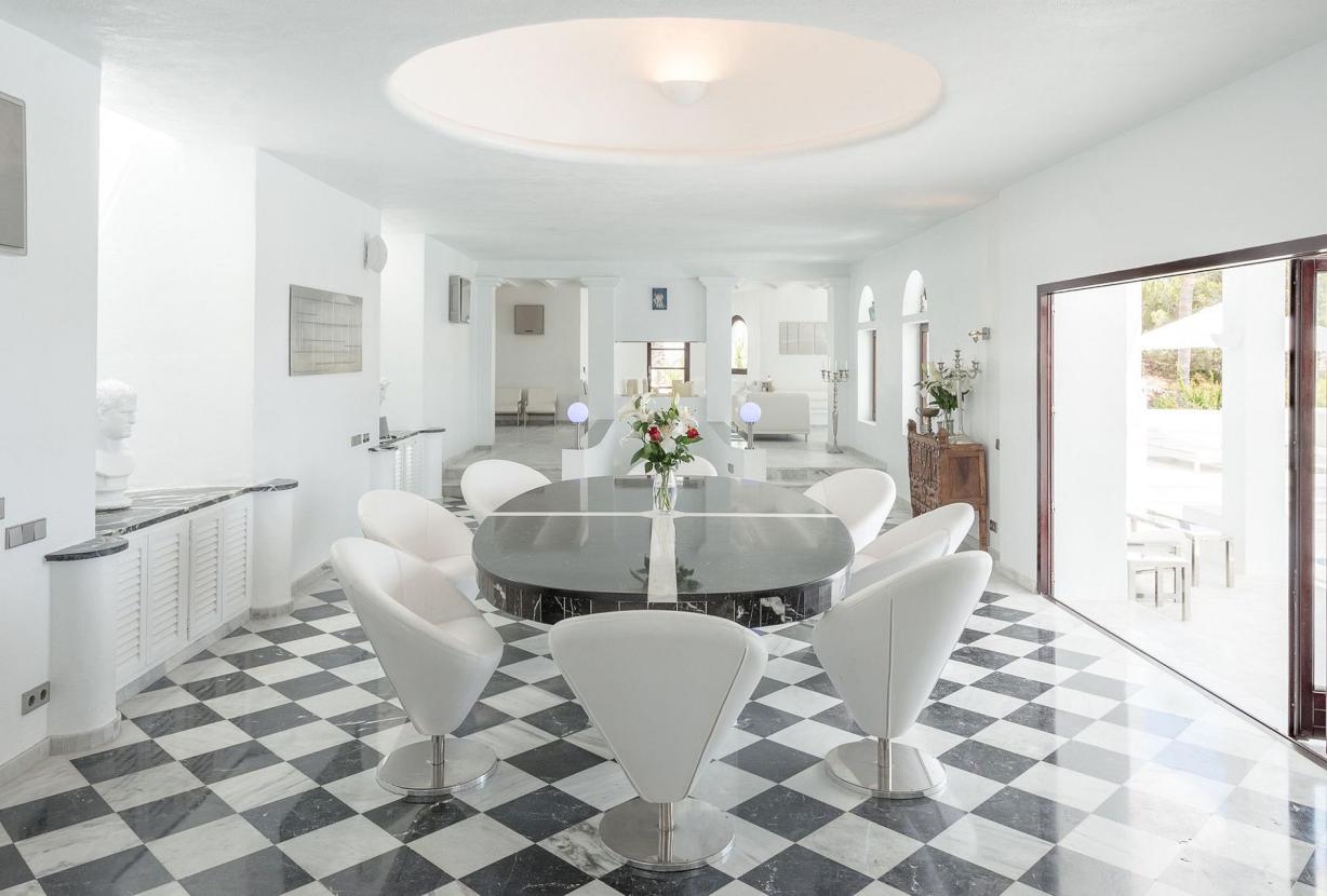 Ibi016 - Belle Villa dans la baie de Cala Jondal, Ibiza