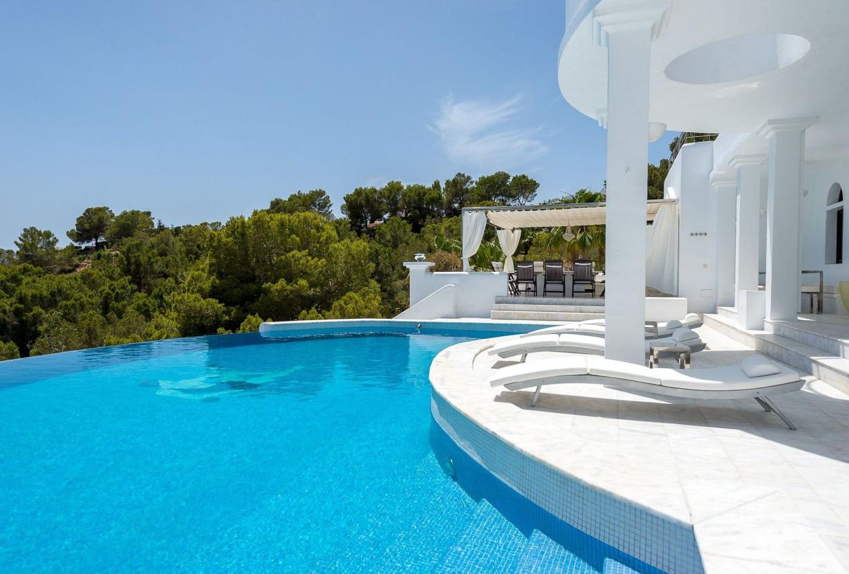 Ibi016 - Belle Villa dans la baie de Cala Jondal, Ibiza