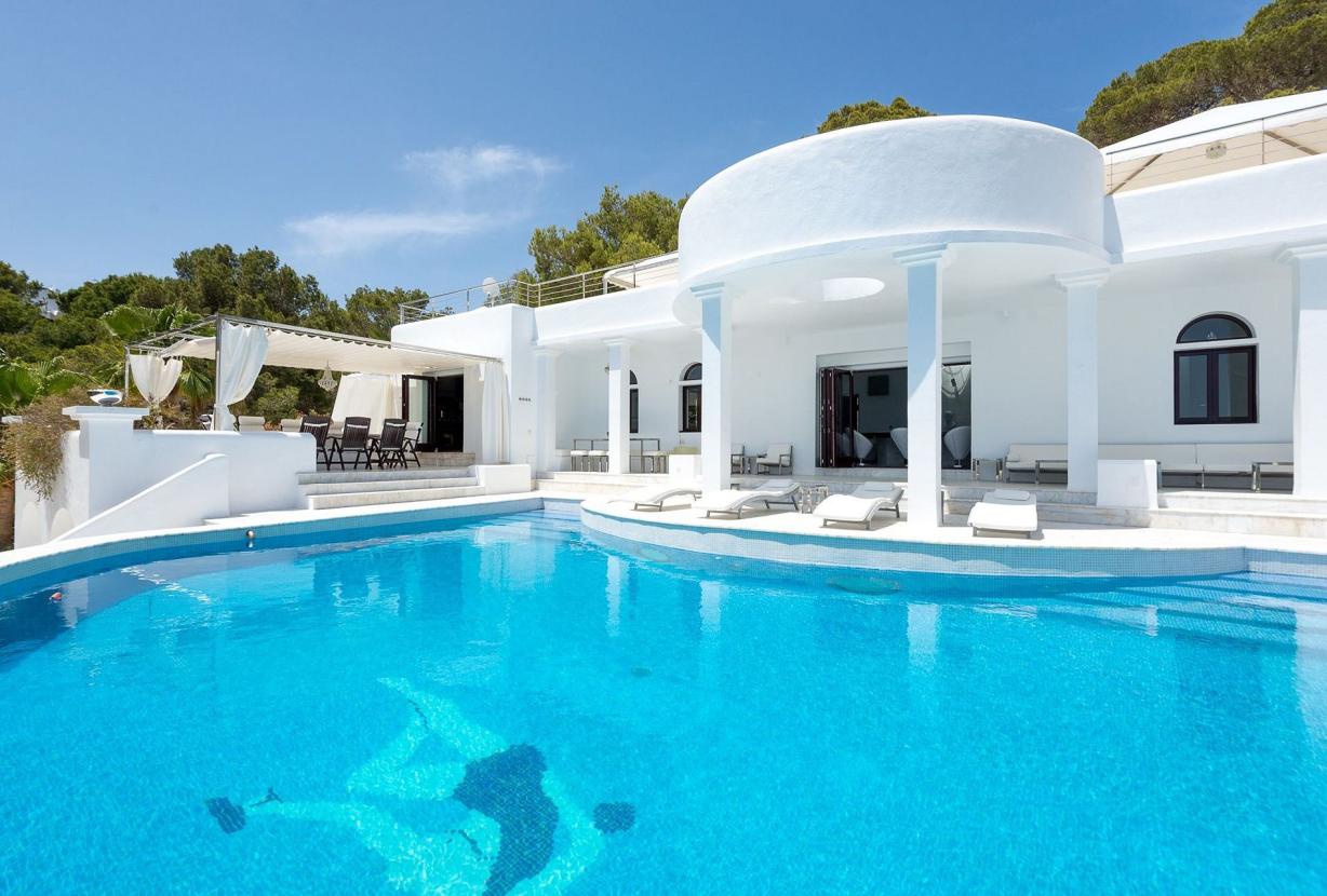 Ibi016 - Belle Villa dans la baie de Cala Jondal, Ibiza
