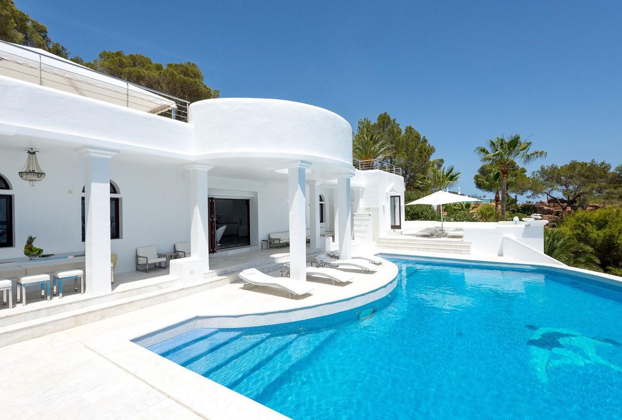 Ibi016 - Belle Villa dans la baie de Cala Jondal, Ibiza