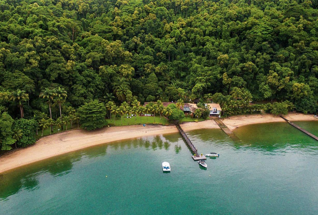 Pty011 - Maravilhosa propriedade com 2 casas à beira-mar em Paraty