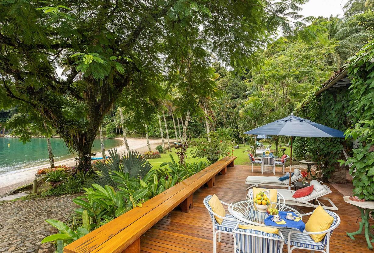 Pty011 - Maravilhosa propriedade com 2 casas à beira-mar em Paraty