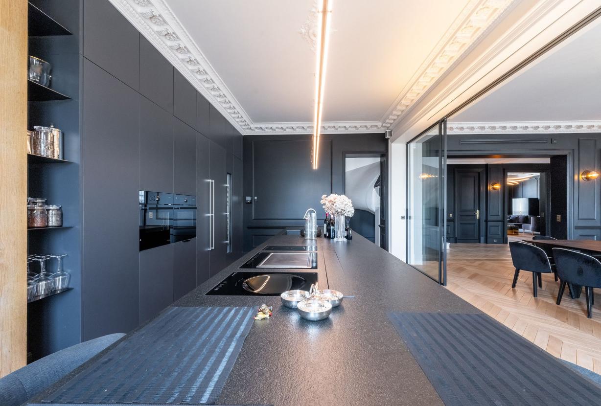 Par047 - Luxurious Duplex on Avenue George V