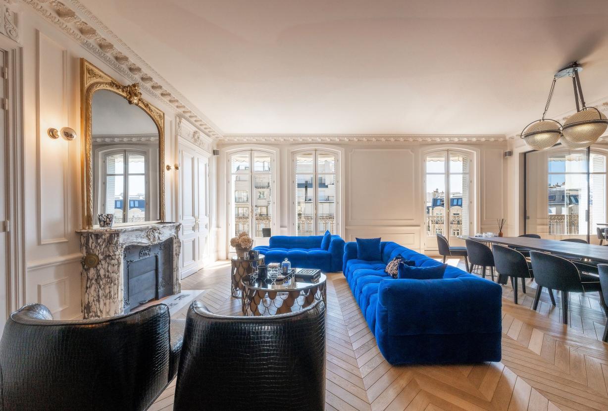 Par047 - Luxurious Duplex on Avenue George V