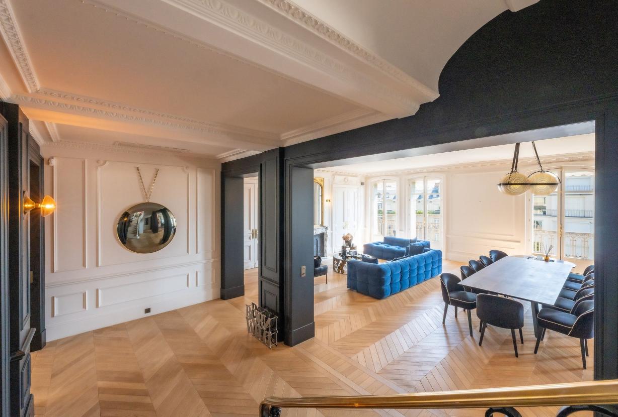 Par047 - Luxurious Duplex on Avenue George V