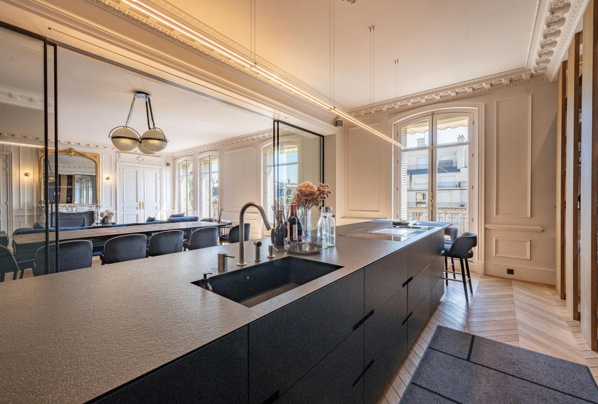 Par047 - Luxurious Duplex on Avenue George V