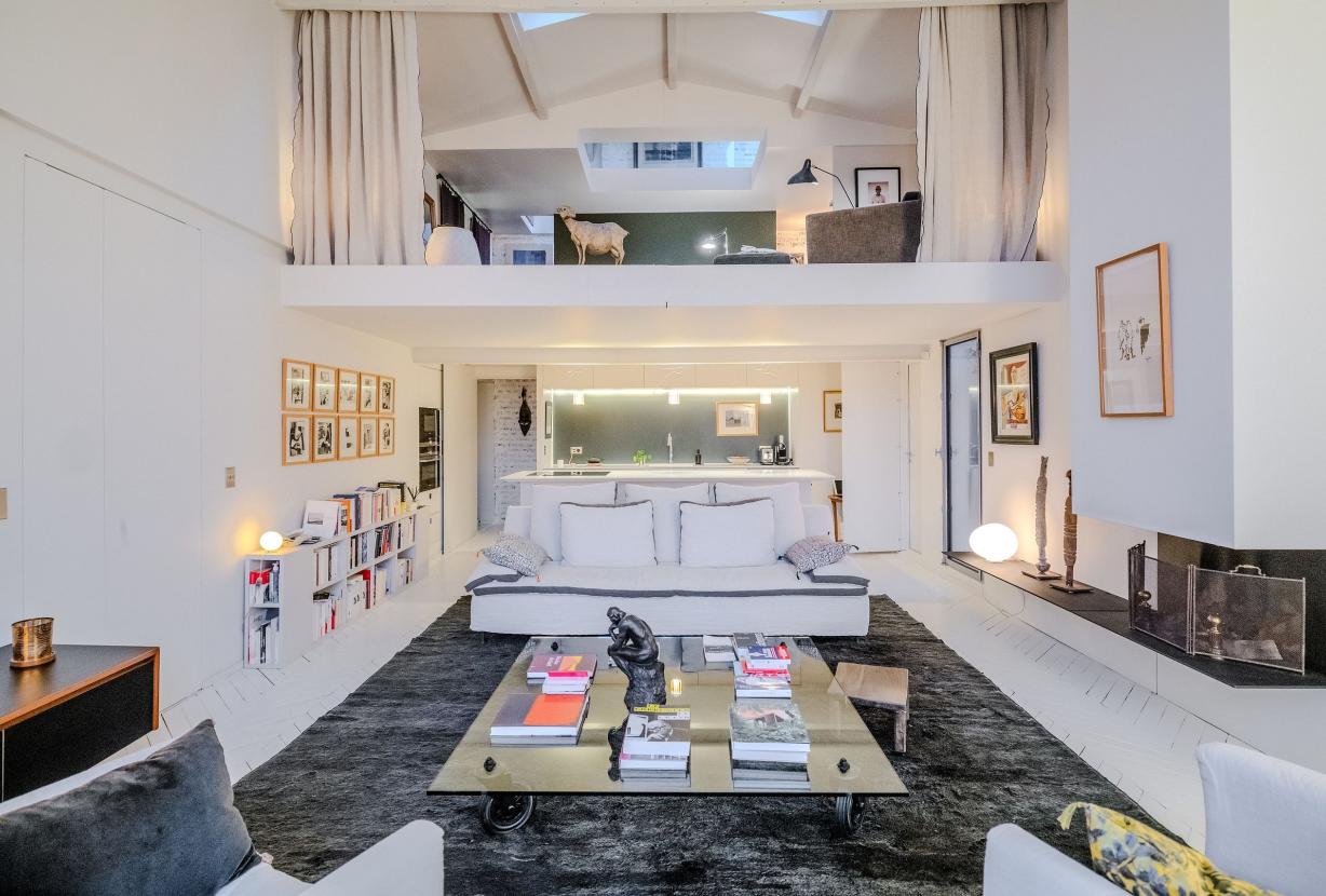 Par087 - Amazing Parisian penthouse with rooftop
