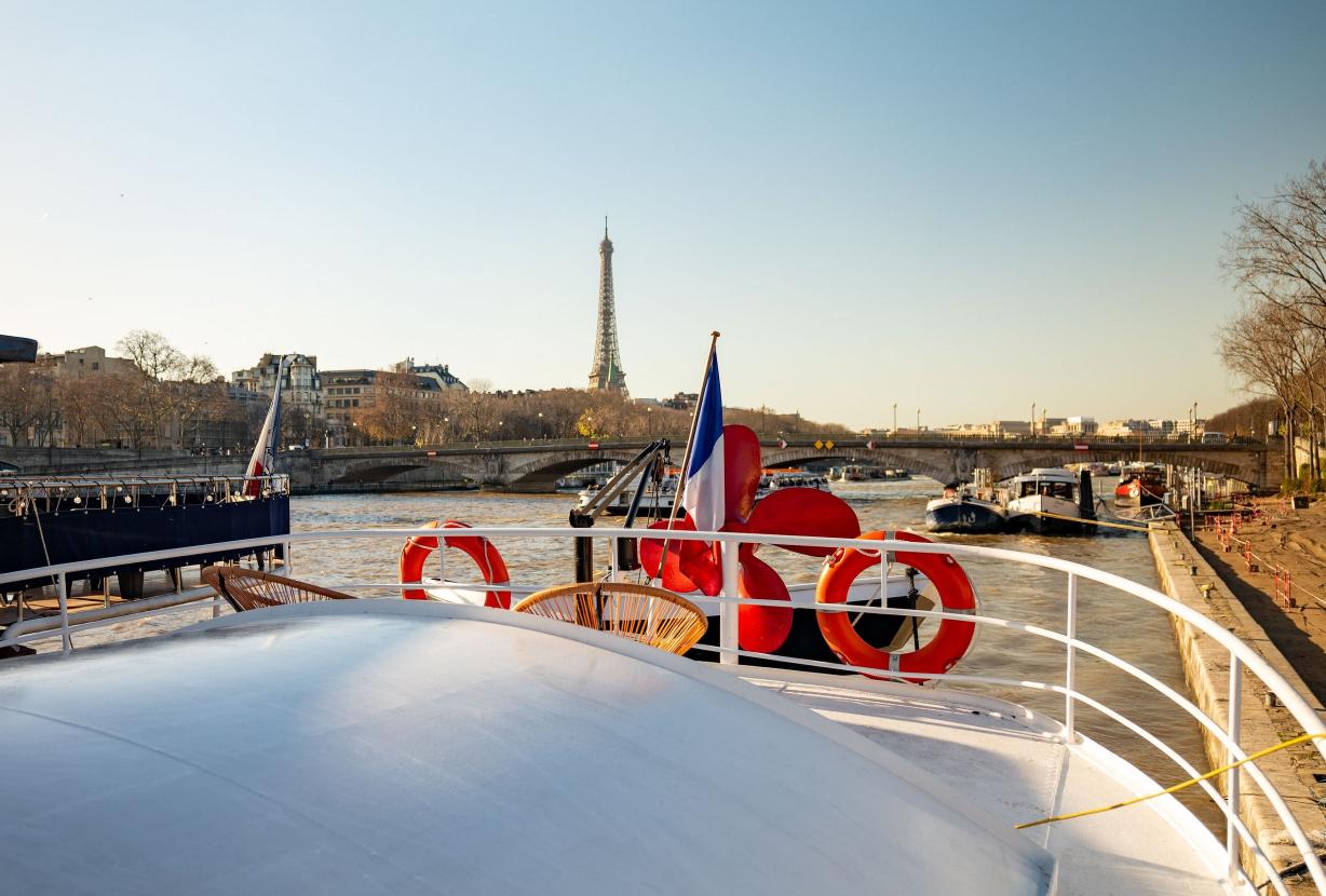 Par054 - Luxury house boat in the heart of Paris