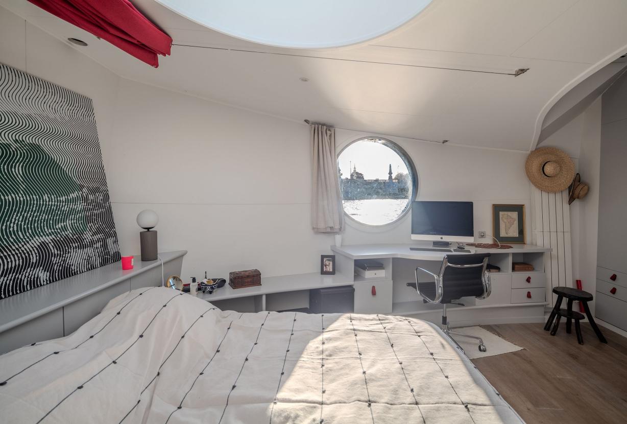 Par054 - Luxury house boat in the heart of Paris