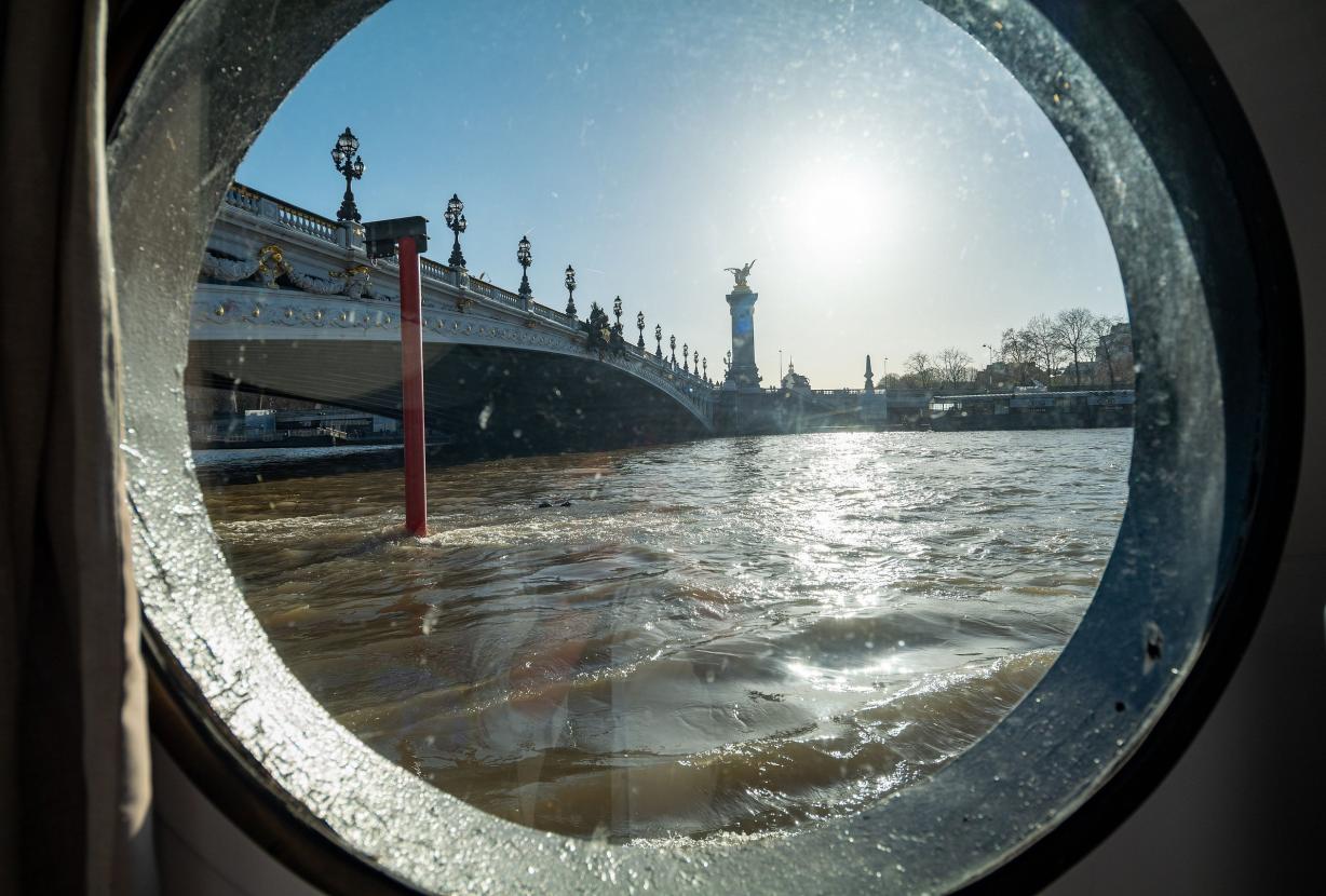 Par054 - Luxury house boat in the heart of Paris