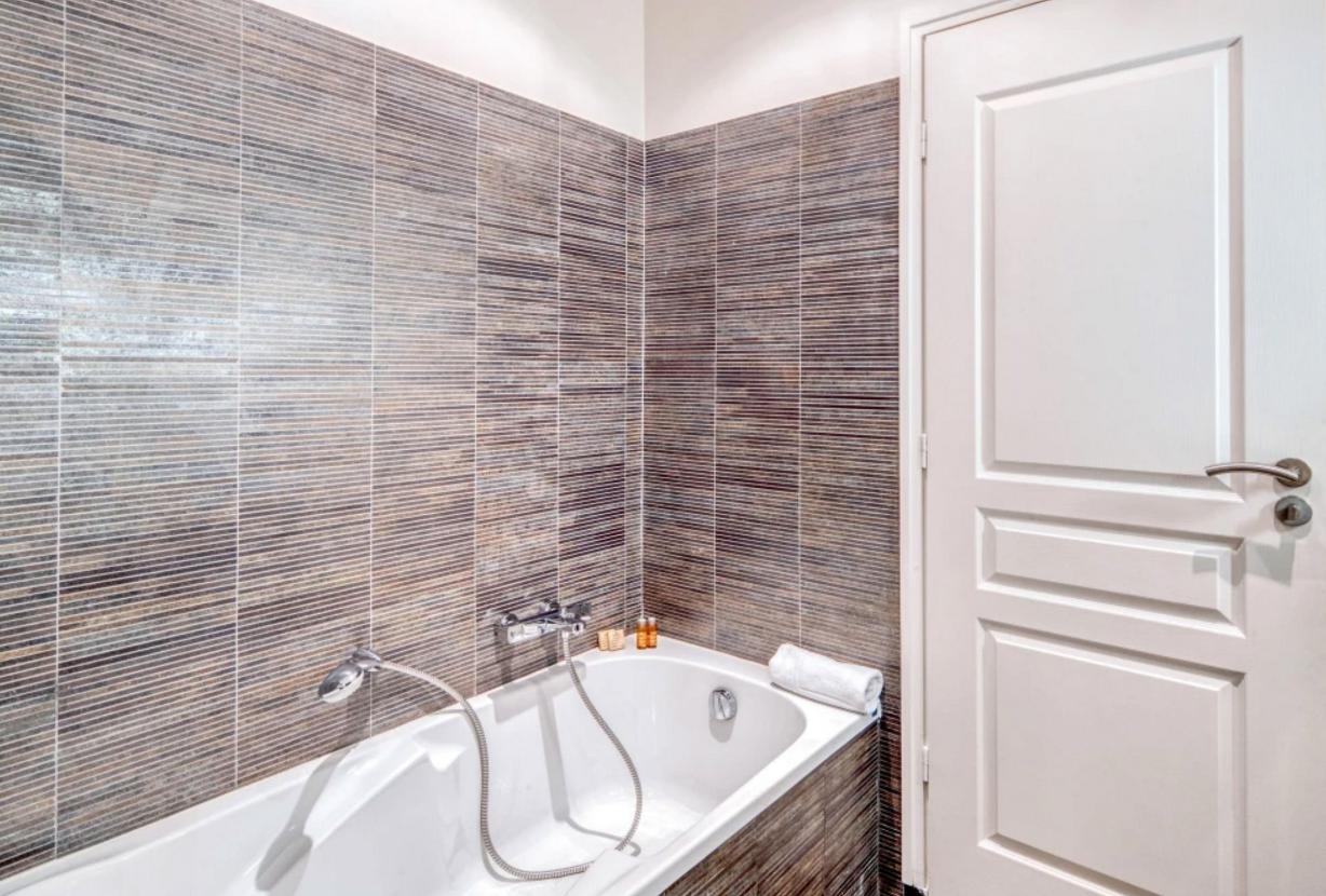 Par210 - Apartamento de 2 habitaciones en París 8