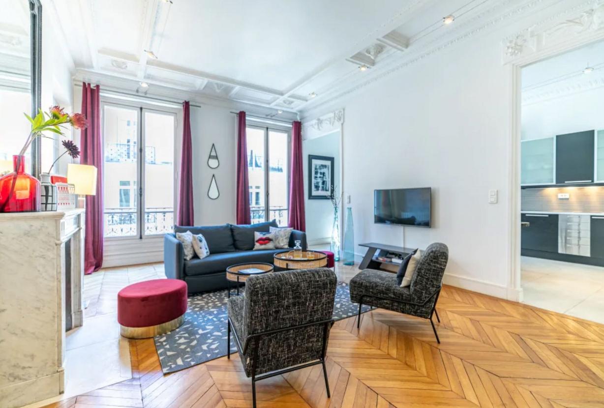 Par211 - 2-Suite Apartment in Paris 8