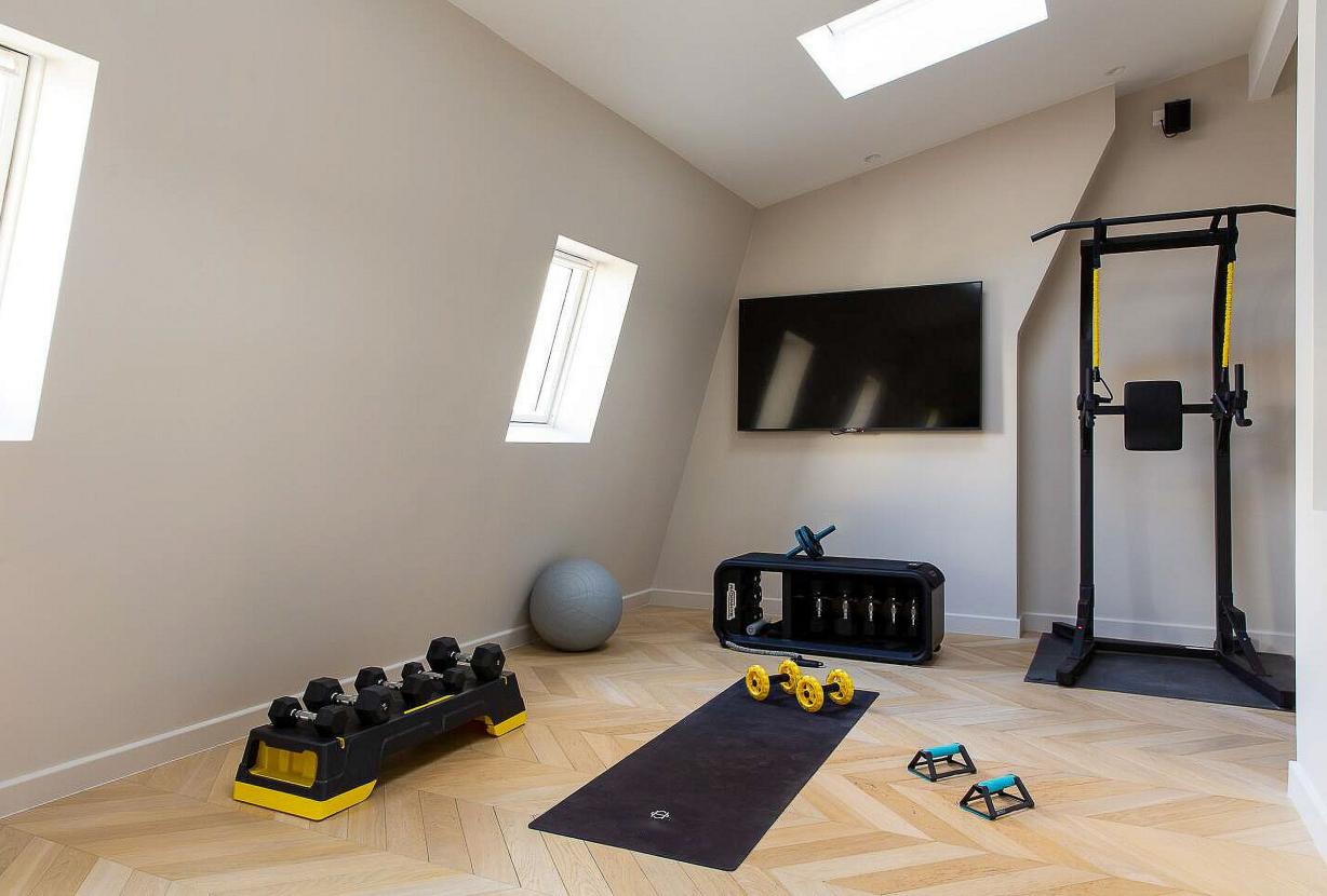 Par053 - 6 bedroom apartment with private gym