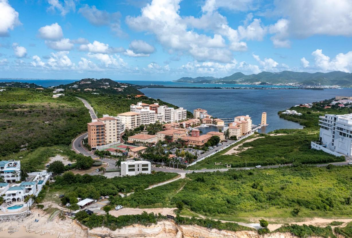 Sxm046 – Apartamento moderno con vista a laguna en Cupecoy