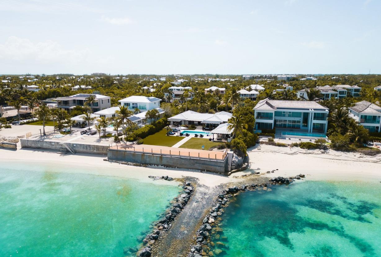 Tci020 – Villa en bord de mer avec piscine à Grace Bay
