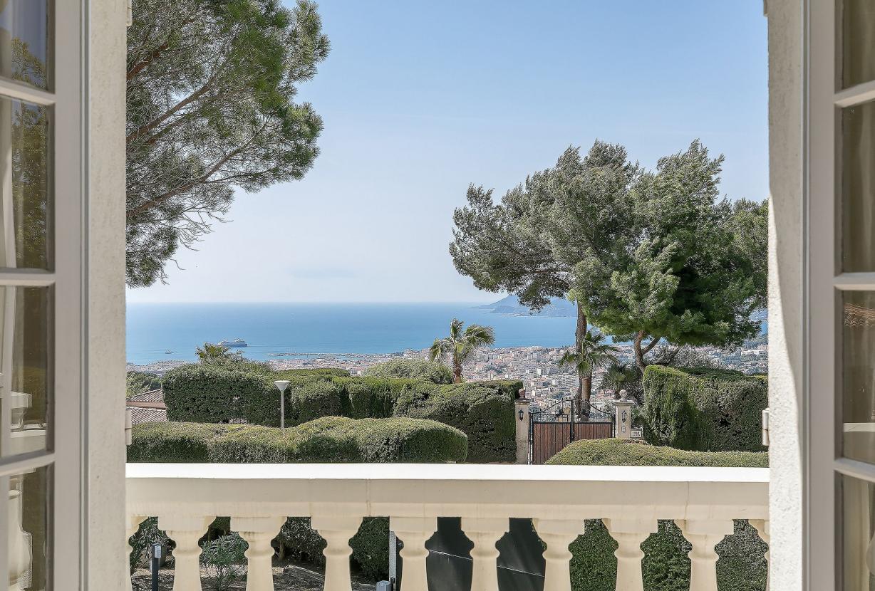 Azu076 - Villa Provenzal con Vista al Mar