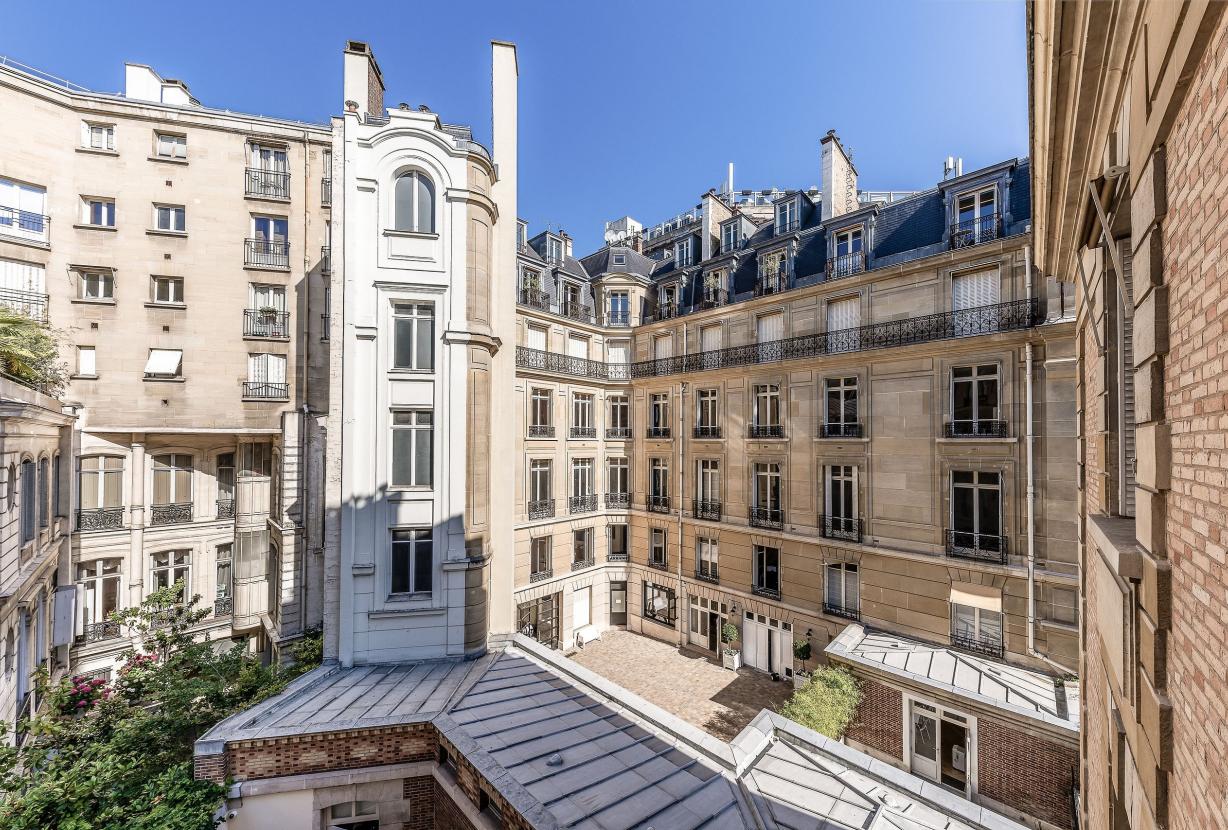 Par011 - Exceptional Apartment – Avenue Montaigne