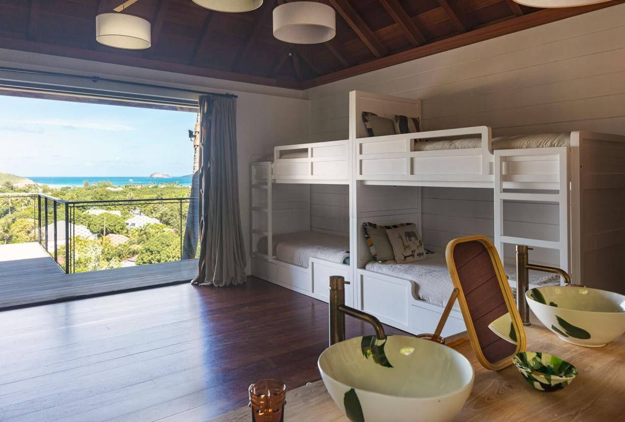 Stb004 – Villa contemporánea con vistas al mar en St. Jean