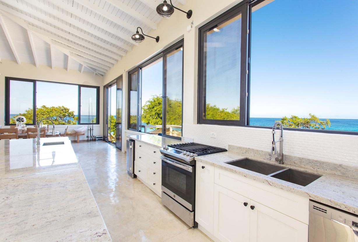 Aia011 – Villa frente al mar en Limestone Bay