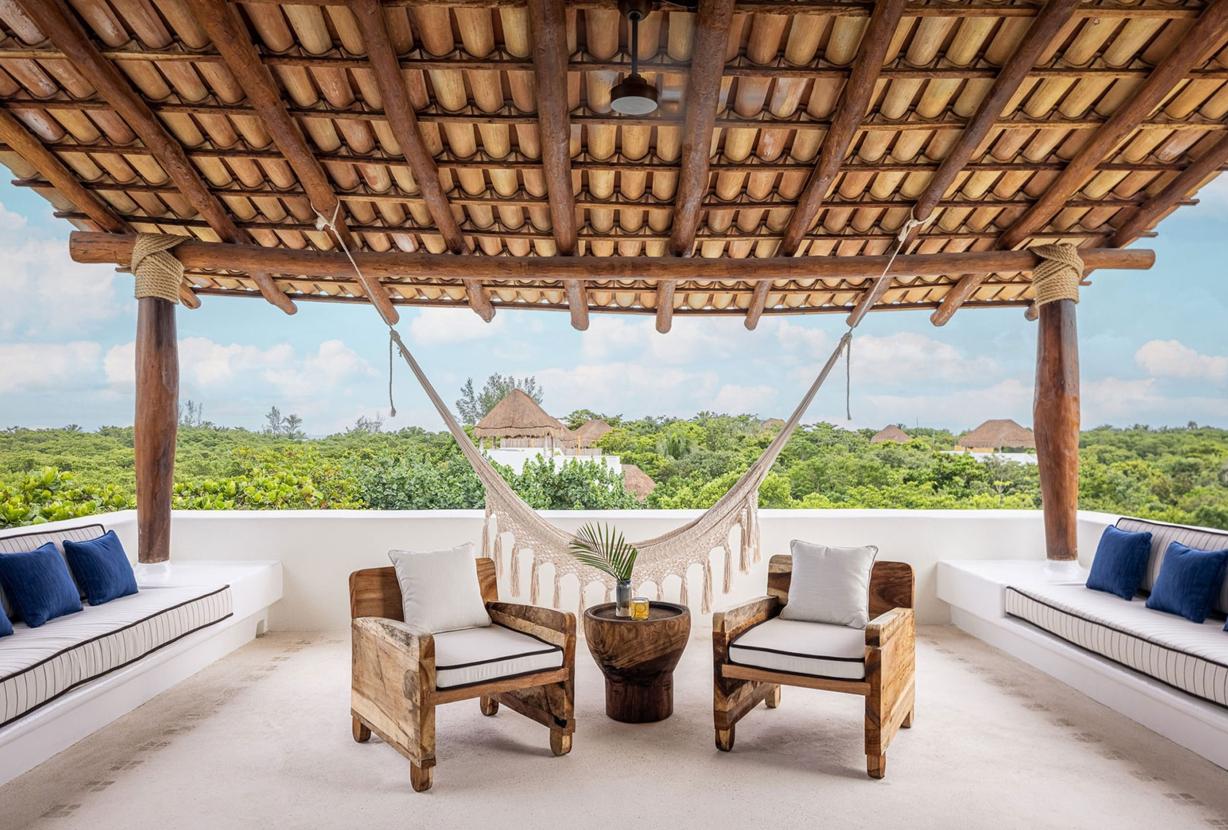 Xpu002 – Private beachfront villa with rooftop terraces in Xpu-Ha