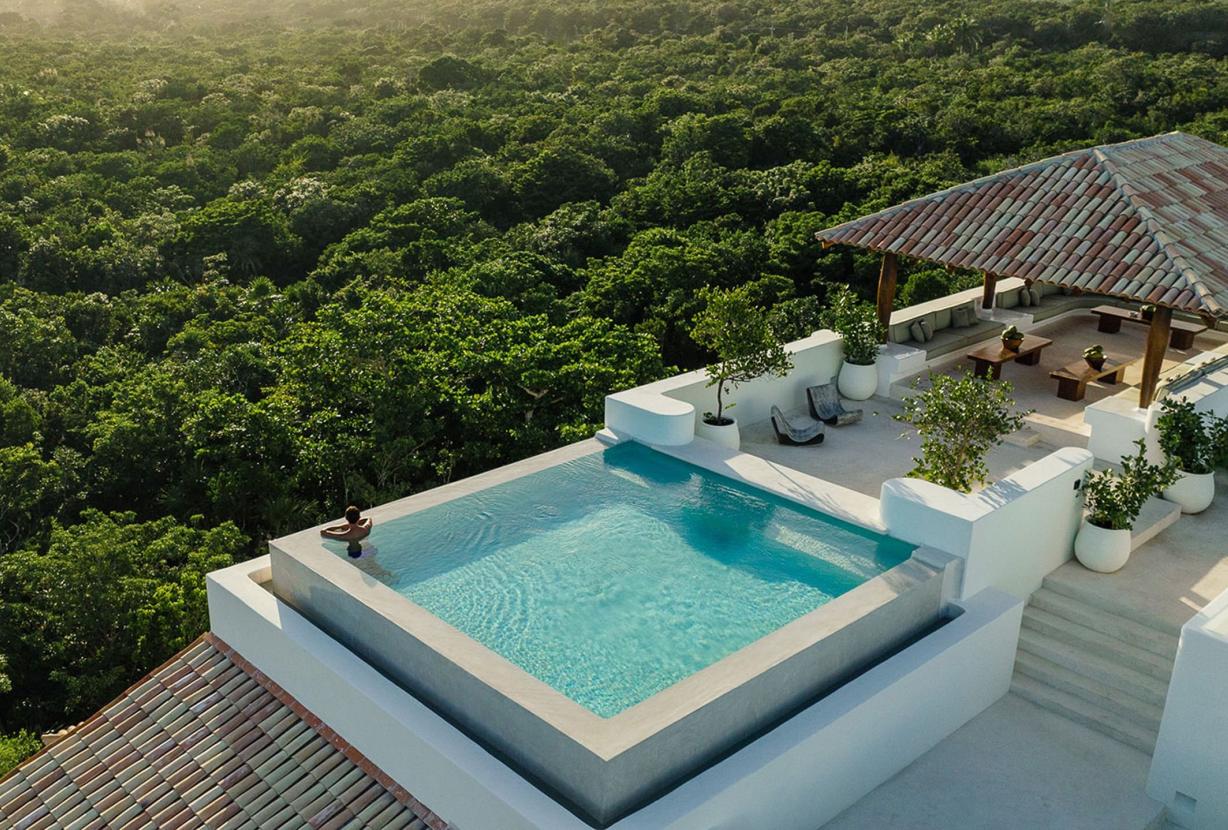 Xpu002 – Private beachfront villa with rooftop terraces in Xpu-Ha
