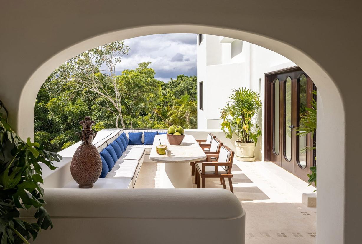 Xpu002 – Private beachfront villa with rooftop terraces in Xpu-Ha