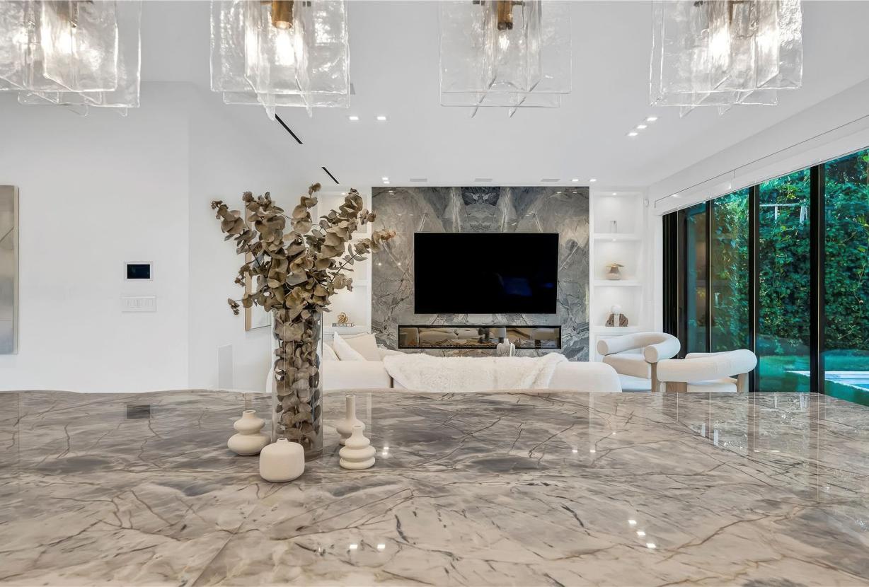 Mia008 - Renovated Home in The Roads, Miami