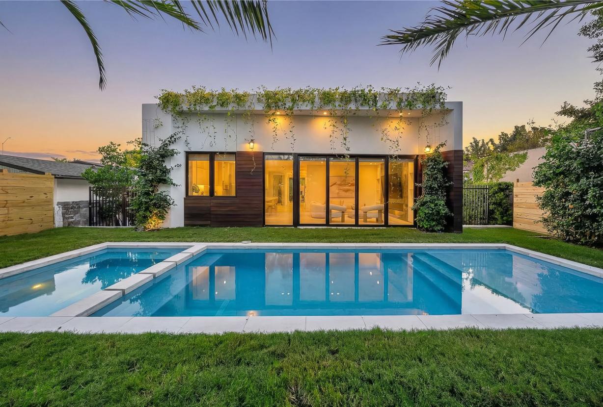 Mia008 - Renovated Home in The Roads, Miami