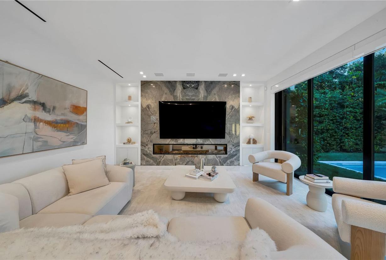 Mia008 - Renovated Home in The Roads, Miami