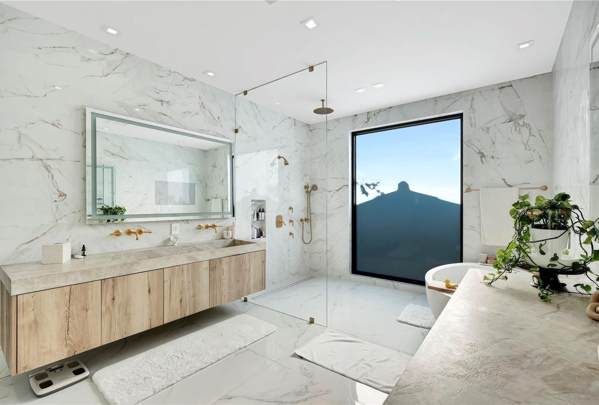 Mia008 - Renovated Home in The Roads, Miami