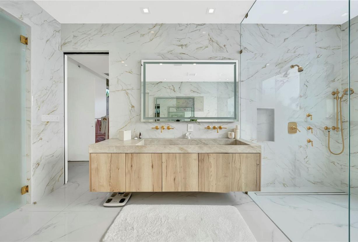 Mia008 - Renovated Home in The Roads, Miami