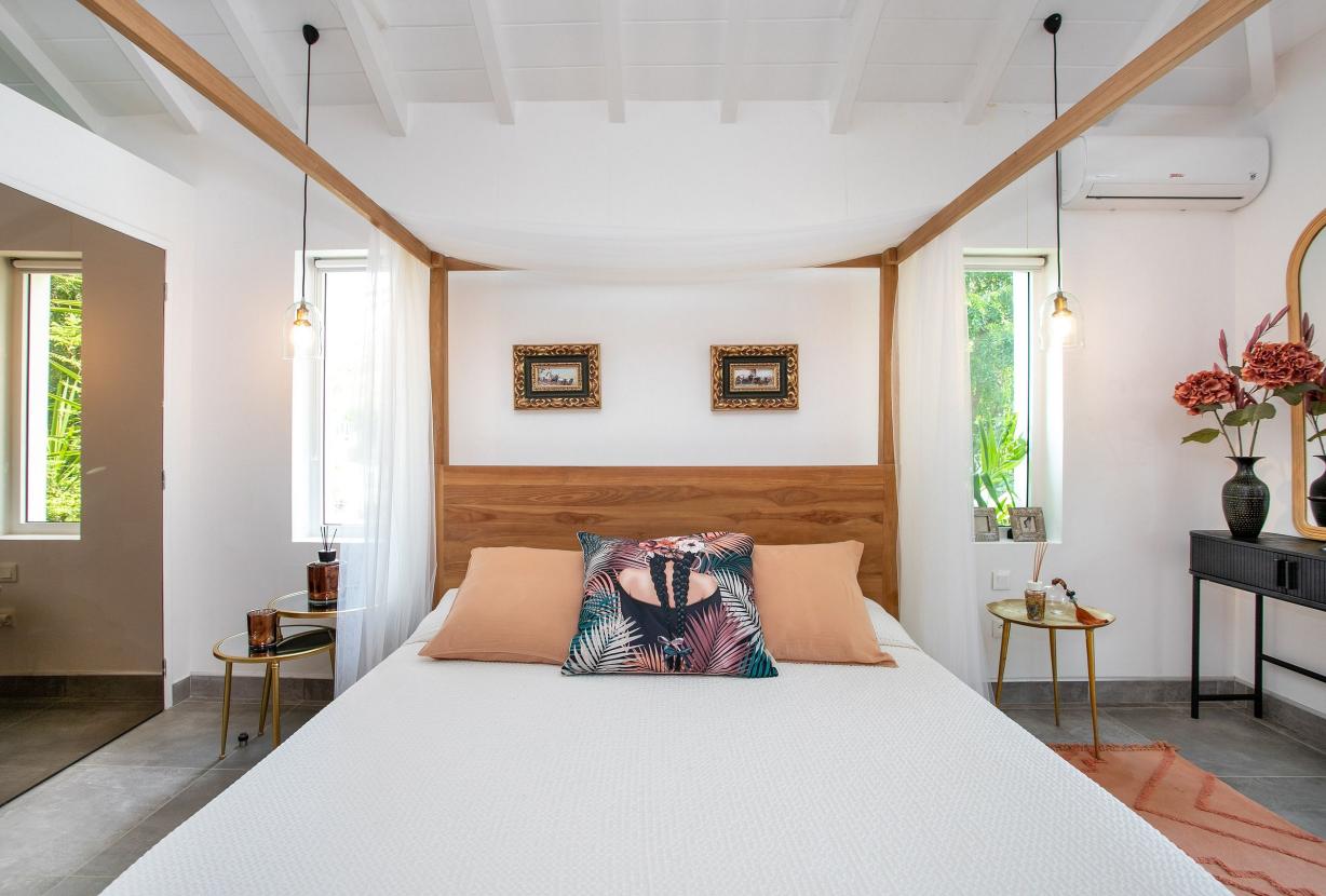 Sxm016 – Ocean-view estate with guest cottage in Anse Marcel