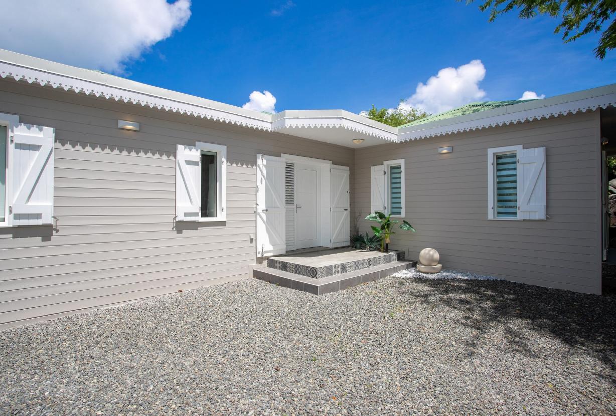 Sxm016 – Ocean-view estate with guest cottage in Anse Marcel