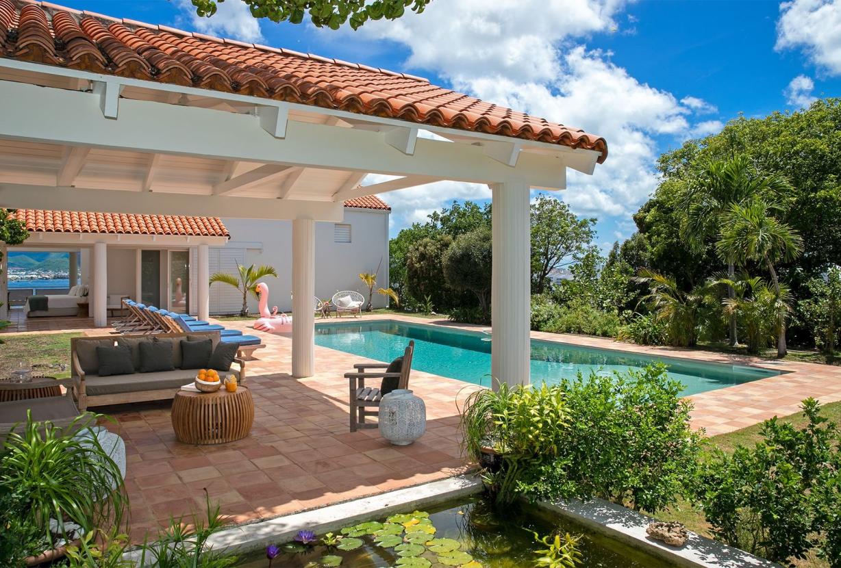 Sxm025 – Casa arquitectónica con vistas a la laguna en Terres Basses