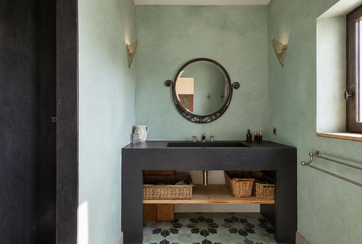 Pro010 - Provençal Estate in the Alpilles