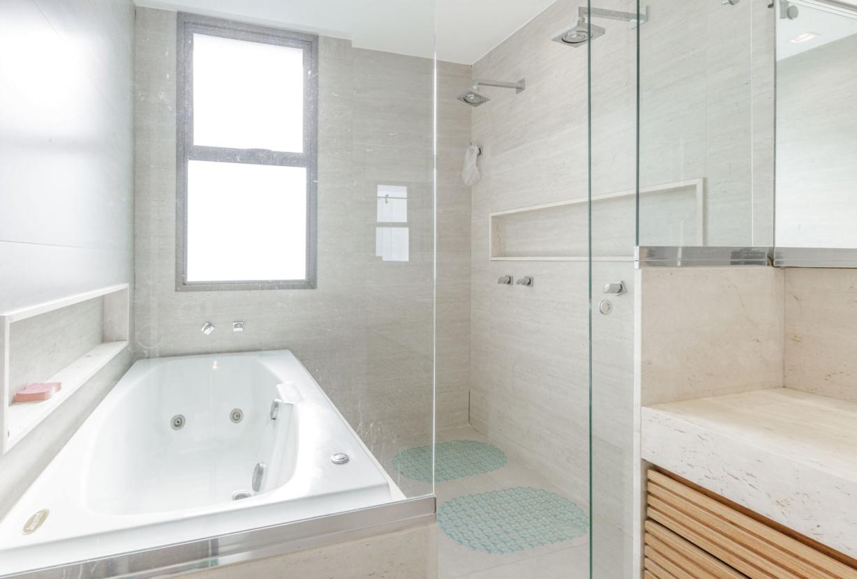 Rio098 - Stunning 6 bedrooms penthouse in Barra da Tijuca